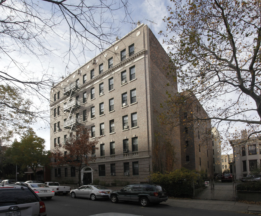 295 Washington Ave in Brooklyn, NY - Building Photo