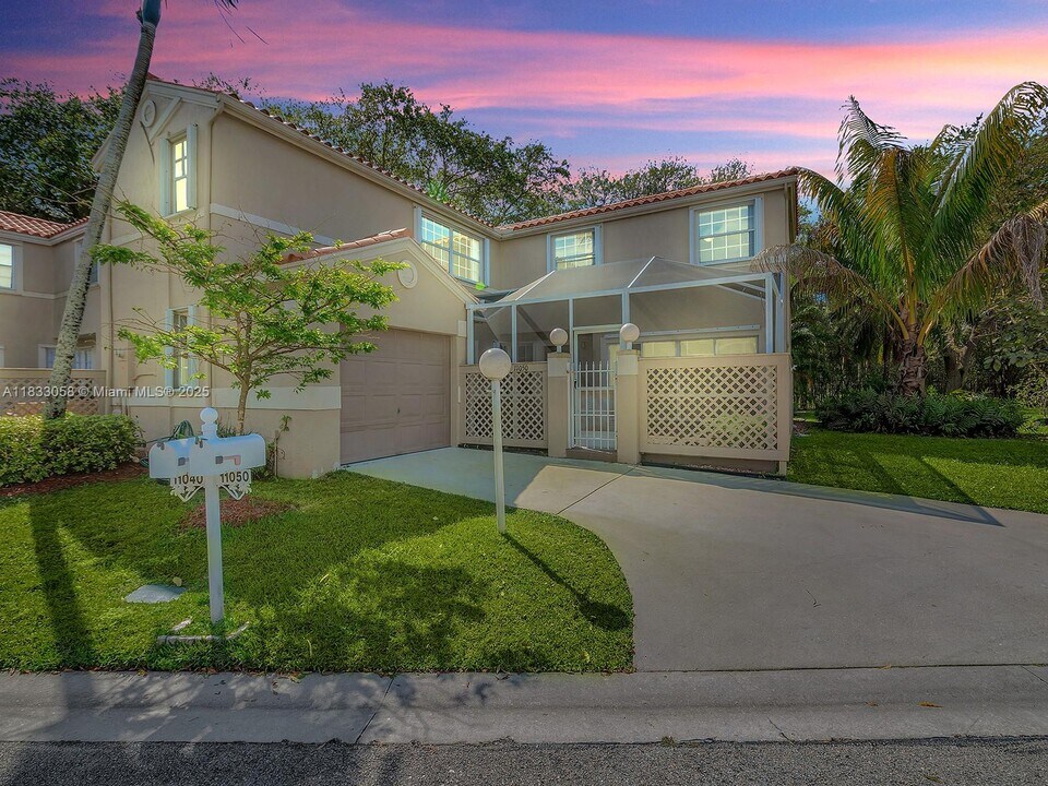 11050 Nautilus Dr in Hollywood, FL - Building Photo