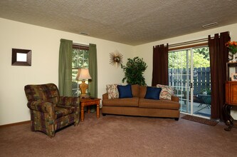 Remington Station Townhomes in North Canton, OH - Foto de edificio - Interior Photo