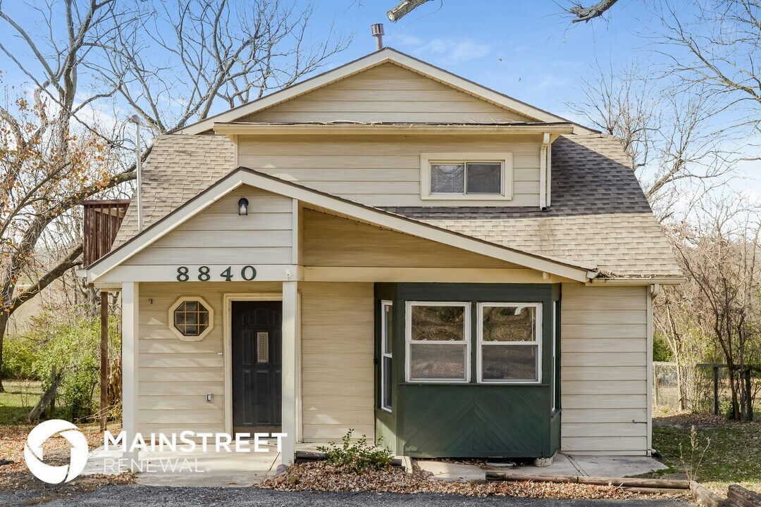8840 N Main St in Kansas City, MO - Building Photo