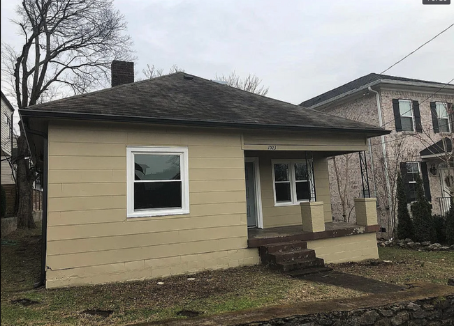 1023 Summit Ave in Nashville, TN - Building Photo - Building Photo