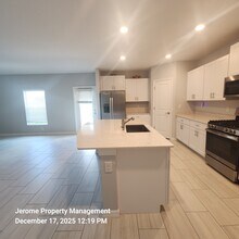 2546 Leonia Ln in Zephyrhills, FL - Building Photo - Building Photo