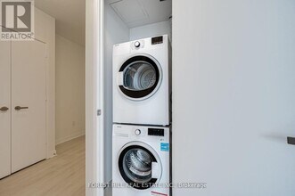 3900 Confederation Pkwy in Mississauga, ON - Building Photo - Building Photo