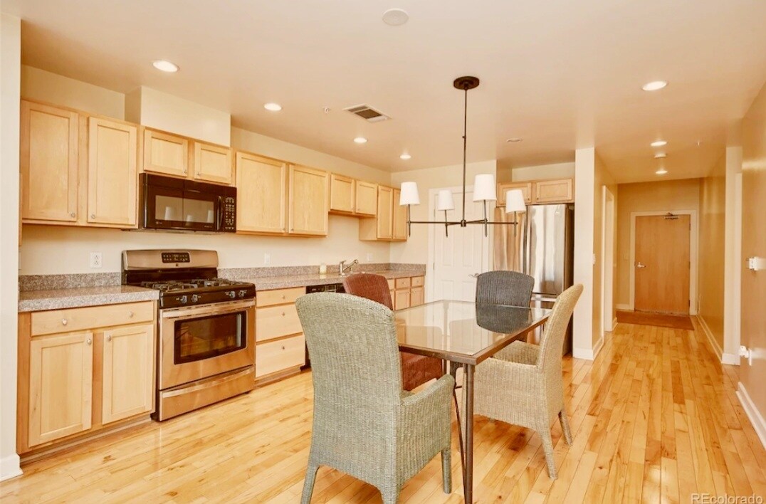 1630 N Clarkson St, Unit 514 in Denver, CO - Building Photo