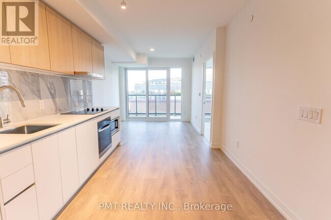 1100 Sheppard Ave W in Toronto, ON - Building Photo - Building Photo