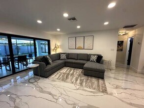 135 Tahiti Cir, Unit 1311 in Naples, FL - Building Photo - Building Photo