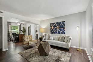 Zeke Apartments in Dallas, TX - Building Photo