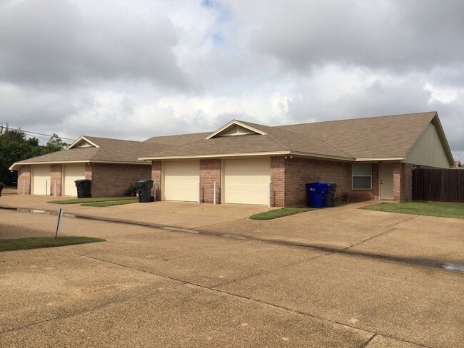 property at 1619 Breezy Dr