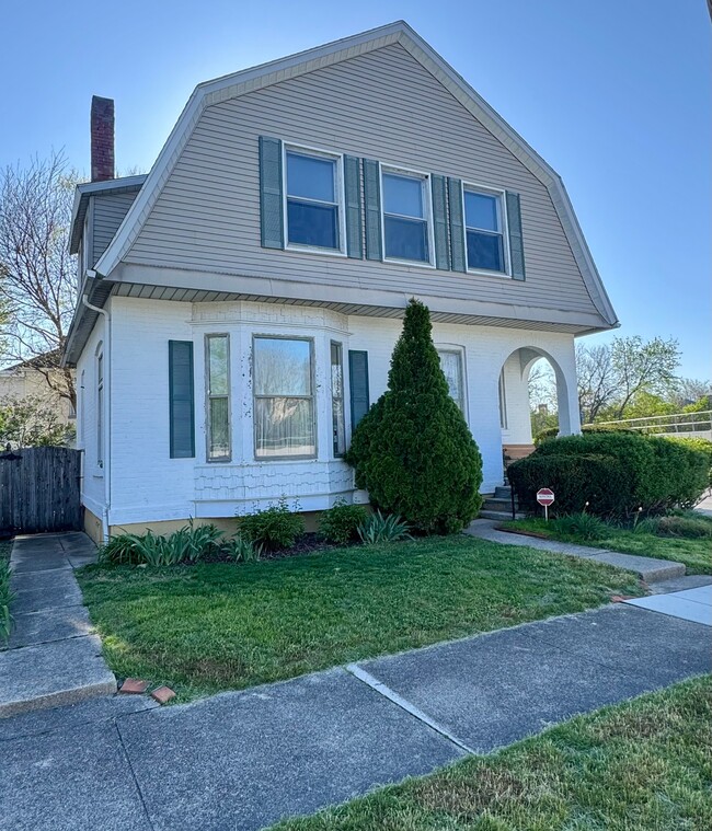 707 Edgewater Ave, Unit 2