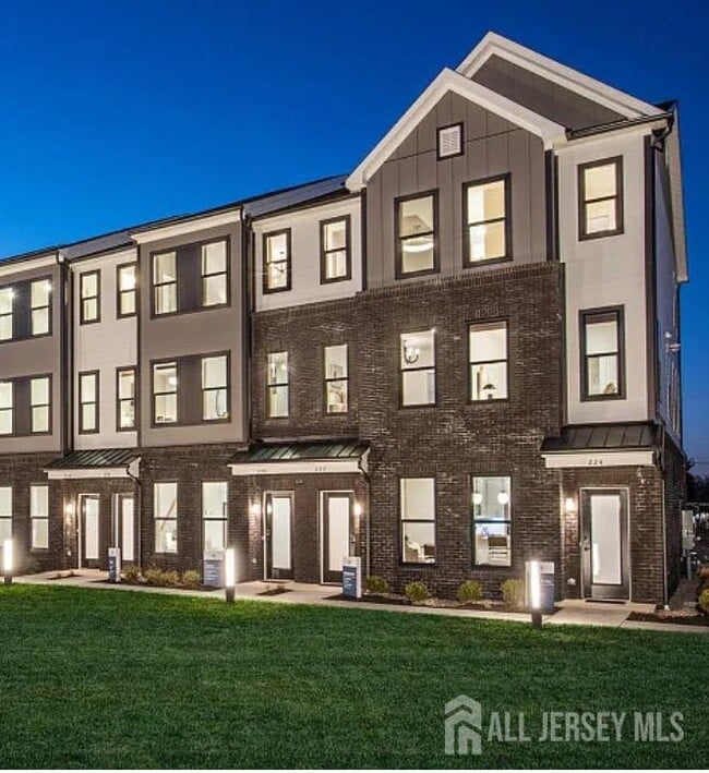 property at 307 Peyton Pl