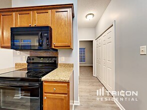5725 Shining Oak Ln in Charlotte, NC - Building Photo - Building Photo