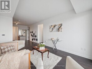 105 Oneida Crescent in Richmond Hill, ON - Building Photo - Building Photo