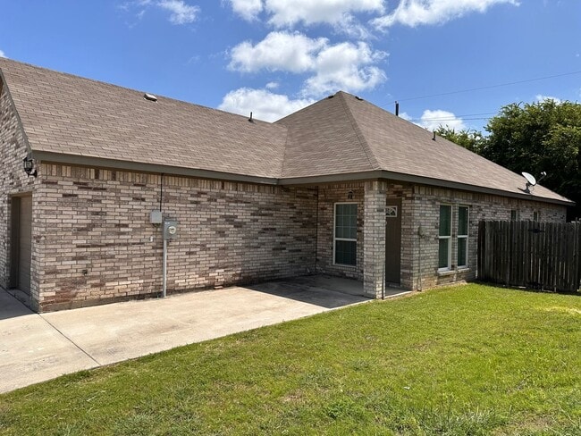 7511 Novella Dr in Fort Worth, TX - Building Photo - Building Photo