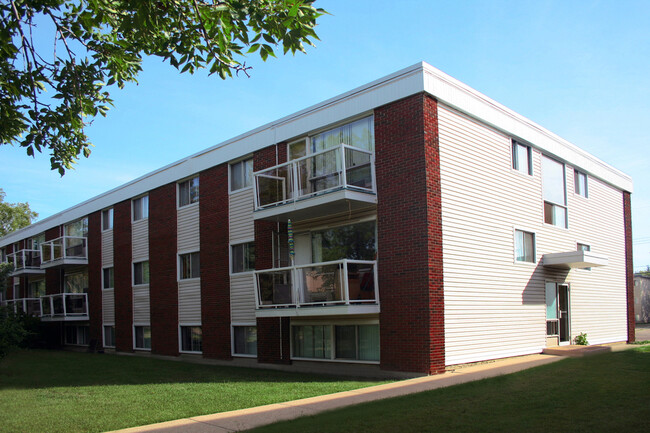 Taurus Apartments in Edmonton, AB - Building Photo - Building Photo