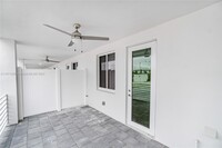 6420 NW 102nd Path in Doral, FL - Building Photo - Building Photo