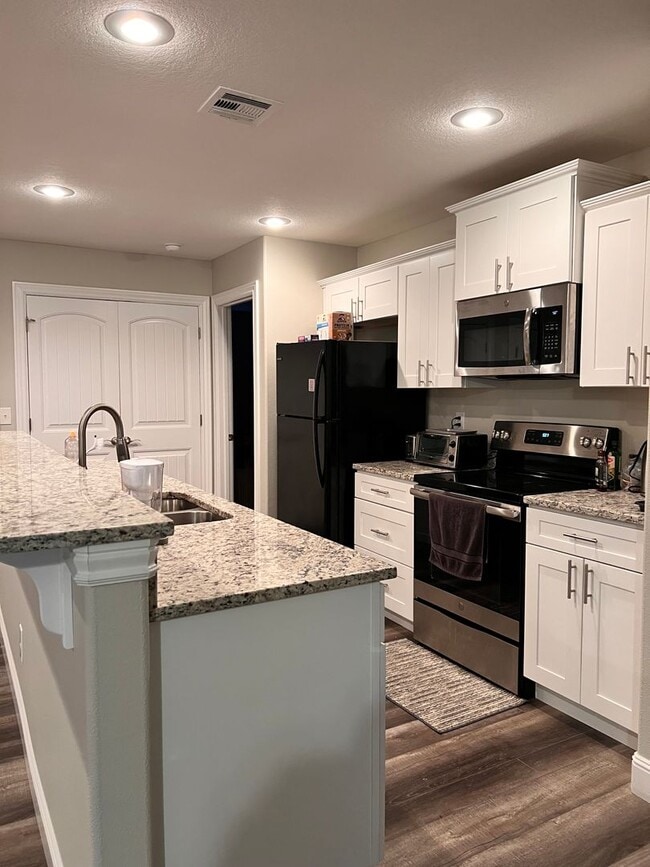 2211 S Pearl Ave in Joplin, MO - Building Photo - Building Photo