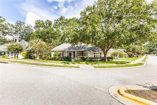 2429 NW 93rd St in Gainesville, FL - Foto de edificio - Building Photo