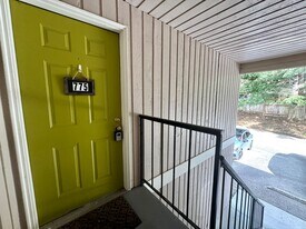 771 High School Rd NW in Bainbridge Island, WA - Building Photo