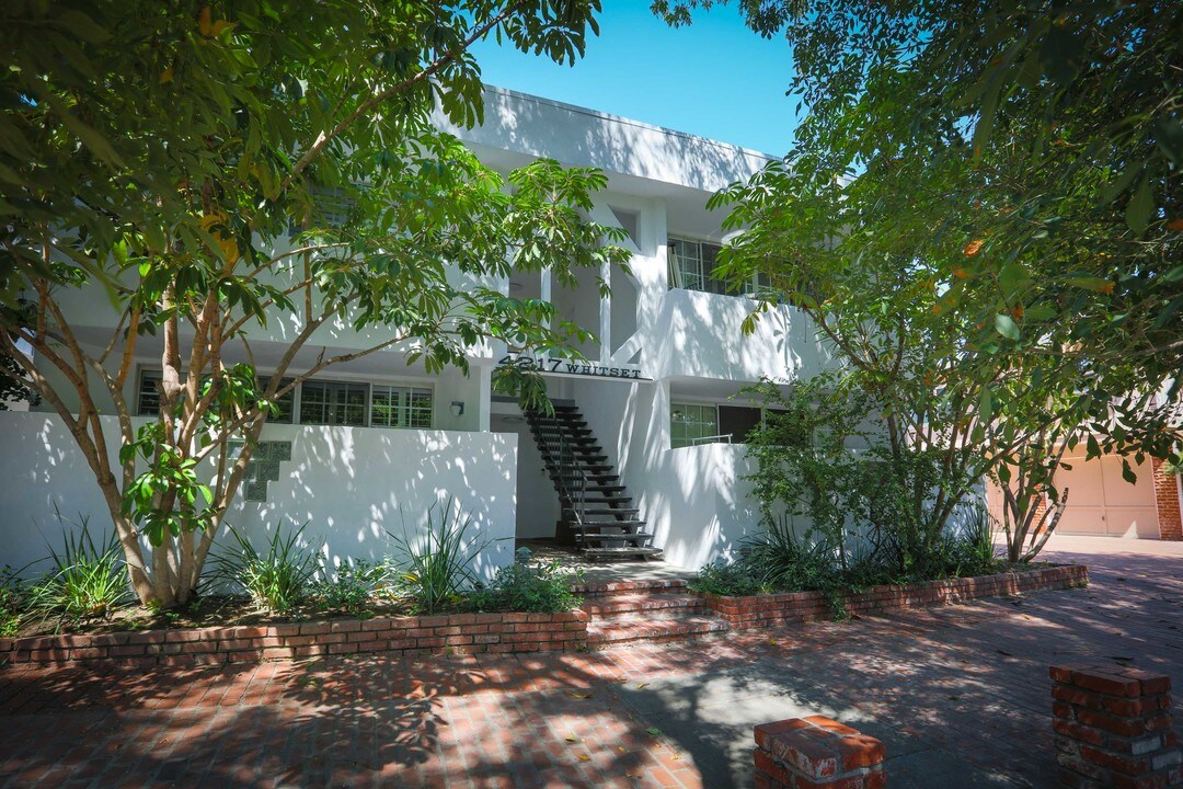 4217 Whitsett Ave in Los Angeles, CA - Foto de edificio