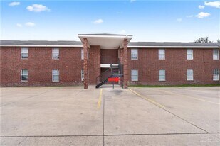 10 Hibiscus Ave in McAllen, TX - Building Photo