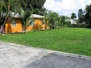 4452 Stevens Rd in Lake Worth, FL - Building Photo - Building Photo