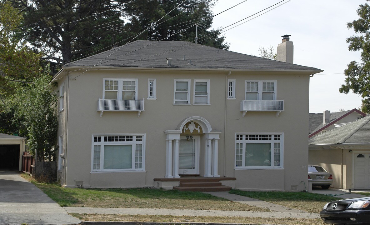 607 Walavista Ave in Oakland, CA - Building Photo