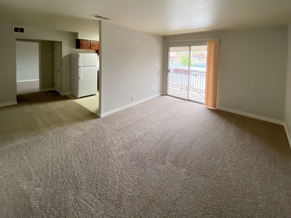 4980 Indian River Dr in Las Vegas, NV - Building Photo
