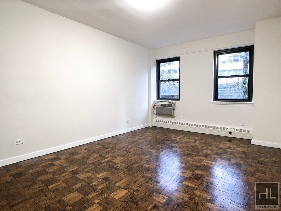 EAST 69 STREET in New York, NY - Building Photo