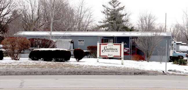 Southtown Mobile Home Park in Indianapolis, IN - Foto de edificio - Building Photo