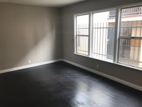 1241 W 102nd St in Los Angeles, CA - Building Photo - Building Photo