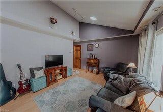 239 Kempton Dr in Berea, OH - Building Photo - Building Photo