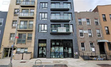 653 Metropolitan Ave in Brooklyn, NY - Building Photo - Building Photo