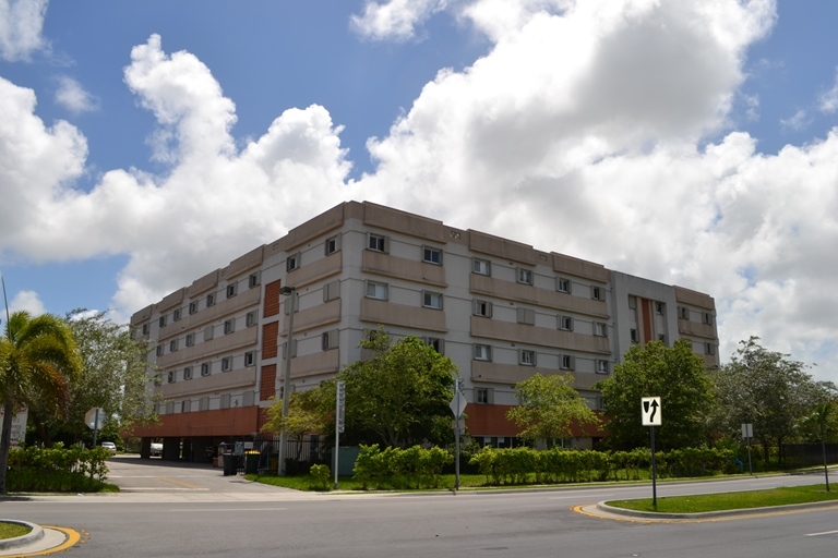 Garden View Condominiums in Cutler Bay, FL - Building Photo