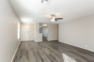 9323 W Ironwood Dr in Peoria, AZ - Foto de edificio - Building Photo