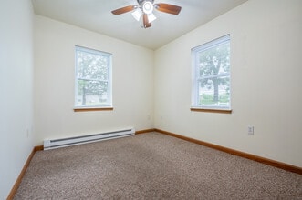 Pioneer Court Apartments in Platteville, WI - Foto de edificio - Interior Photo