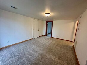 4 Grove St-Unit -c5b6b9de-daa4-11ef-81ce-0246e0994709 in Evansville, WI - Building Photo - Building Photo