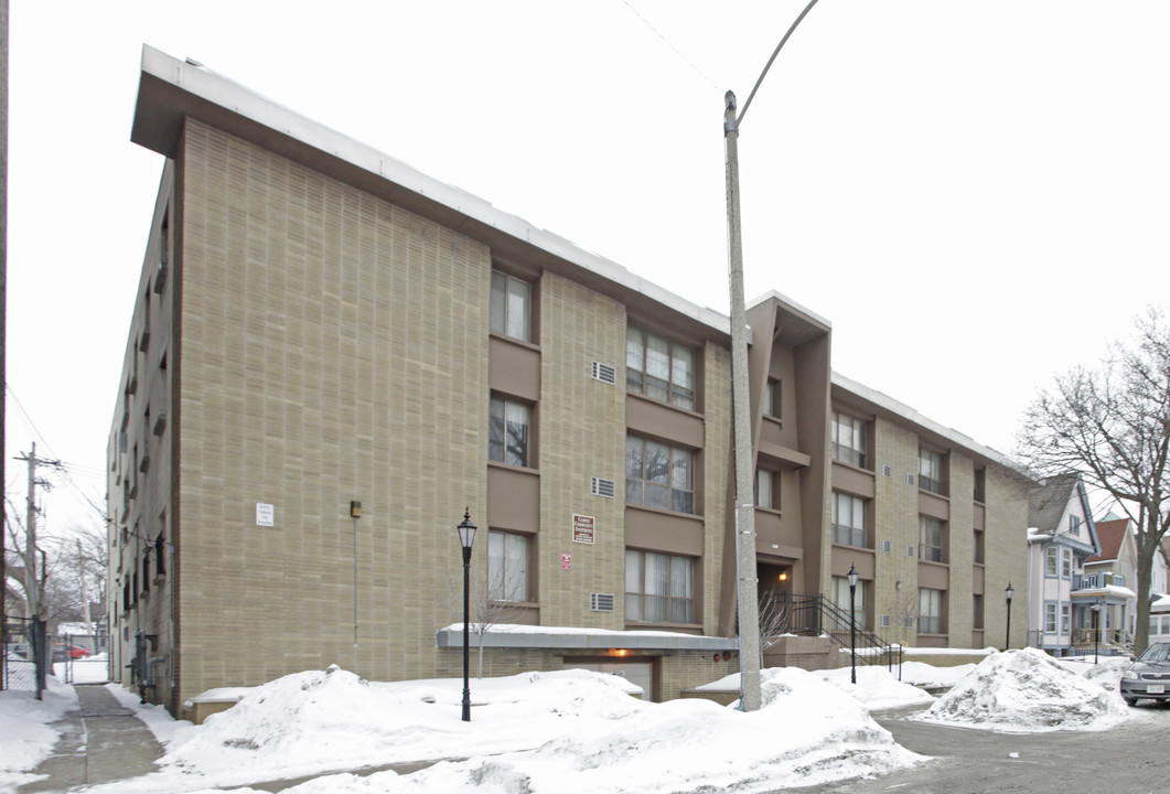 Campus Community Apartments in Milwaukee, WI - Building Photo