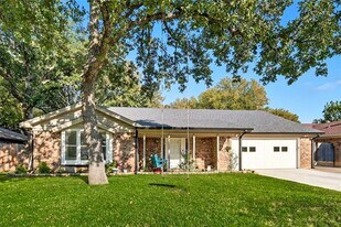 2908 Steve Dr in Hurst, TX - Building Photo