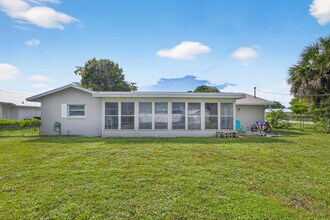607 SE Forgal St in Port St. Lucie, FL - Building Photo - Building Photo