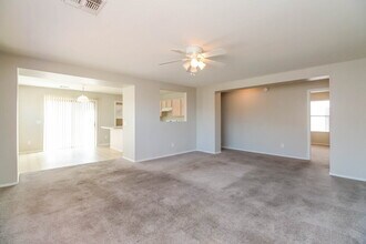 8138 S Sunny Sky Pl in Tucson, AZ - Foto de edificio - Building Photo