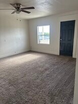 221 Commerce St, Unit B in Portland, TX - Building Photo