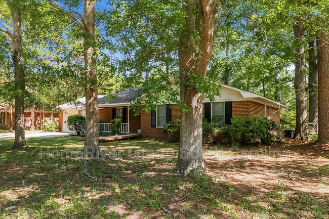 1670 Crowndale Dr in Sumter, SC - Foto de edificio - Building Photo