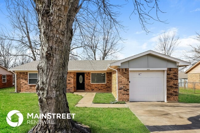 property at 908 N 5th St