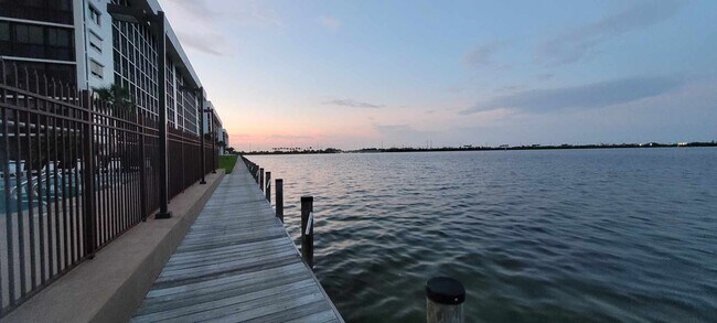 200 S Sykes Creek Pky, Unit 702 in Merritt Island, FL - Foto de edificio - Building Photo