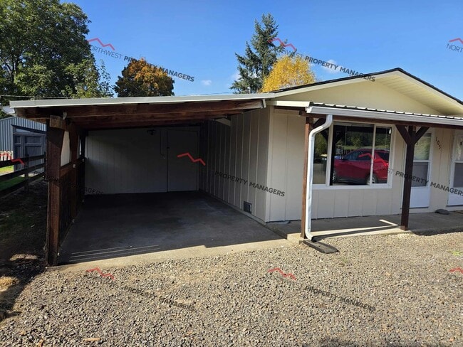 105 Engle Dr in Mossyrock, WA - Building Photo - Building Photo