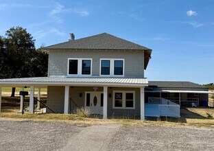 1102 Beech St in Taylor, TX - Building Photo - Building Photo