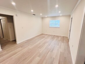 5800 Virginia Ave in New Port Richey, FL - Foto de edificio - Building Photo