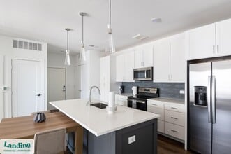 5511 Caprock Smt Dr, Unit 1413 in Bee Cave, TX - Foto de edificio - Building Photo