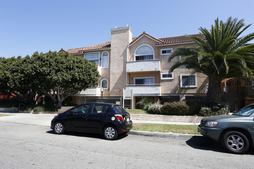 Studio Palms Apartments in Los Angeles, CA - Building Photo