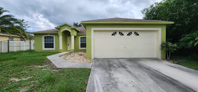 6122 NW E Deville Cir in Port St. Lucie, FL - Building Photo - Building Photo
